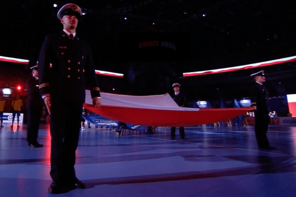Ogromna flaga Polski przykryje całe boisko