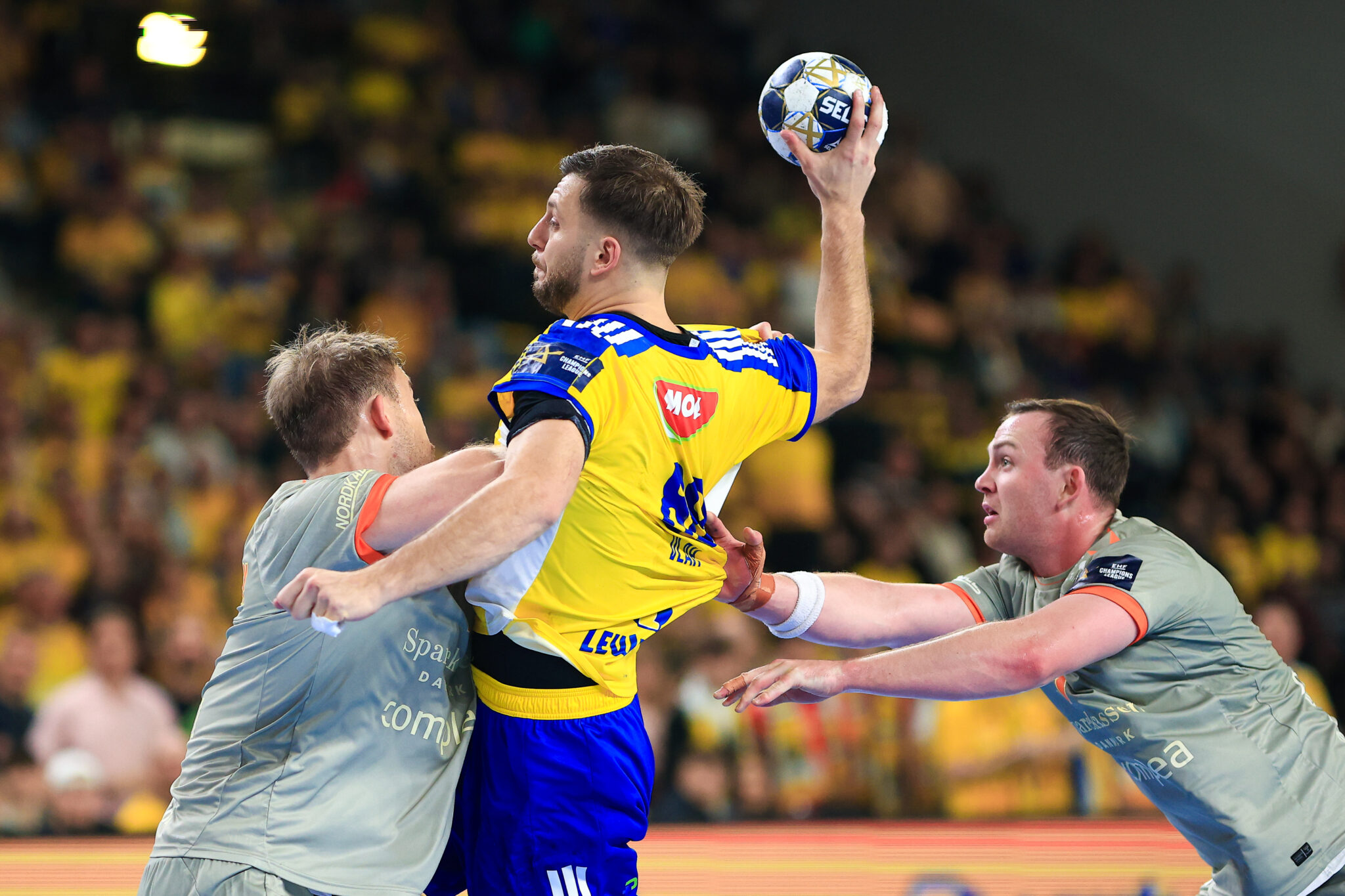 Fantastyczny mecz i remis w Hali Legionów