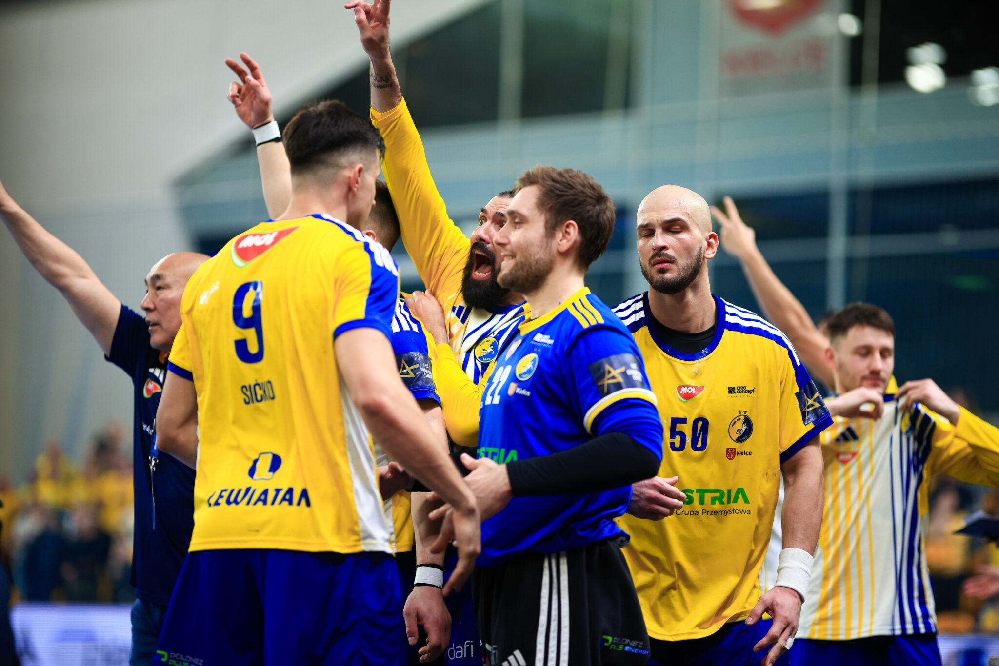 Arcyważna wygrana Industrii Kielce z Veszprem!